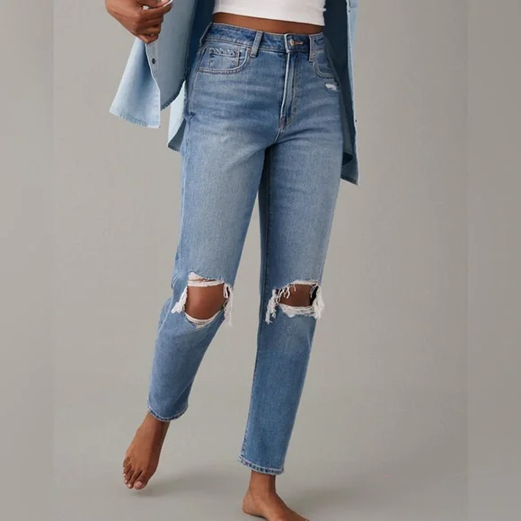 AMERICAN EAGLE Ripped Mom Jean - Picture 9 of 11